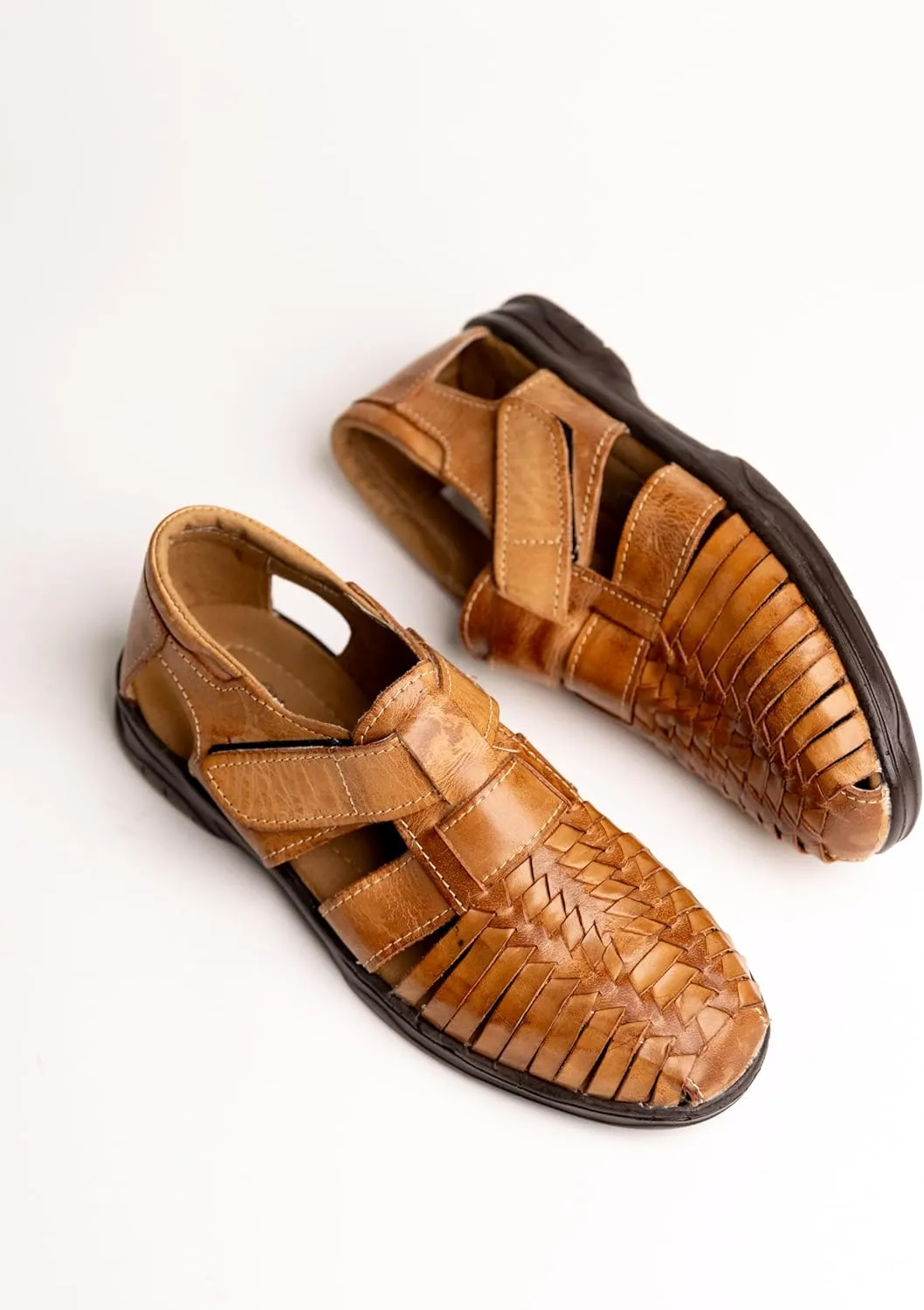 Mexico en la Piel handmade men’s leather fisherman huaraches sandals – genuine leather, adjustable hook-and-loop strap, closed-toe design, casual and comfortable slip-on shoes – available in tan and moka